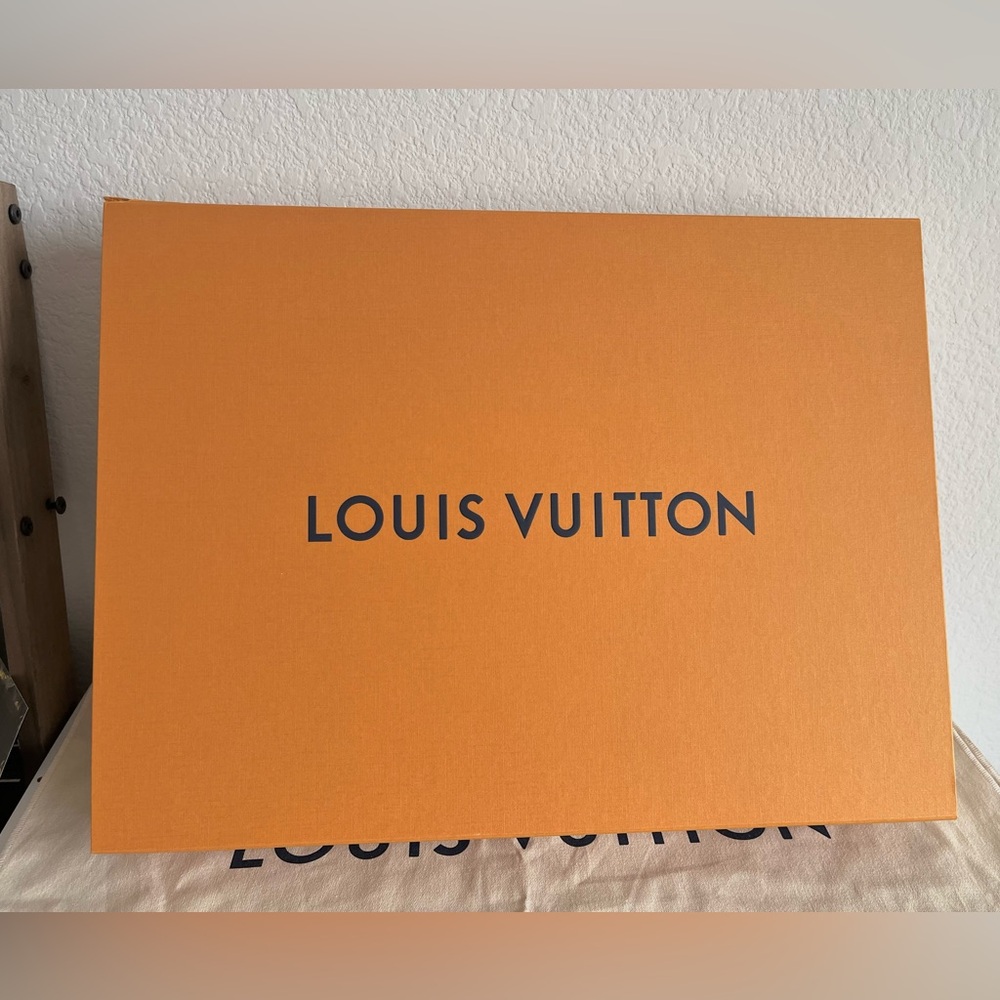 - Louis Vuitton Large Box 18 x 14 x 3